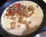A picture of step 3 of Creamy Garlic Chicken & Mushroom Linguine.