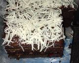 Foto langkah ke 6 dari resep Brownies Kukus Coklat Topping Keju.