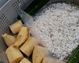 Foto langkah ke 2 dari resep Ketan pisang bungkus takir.