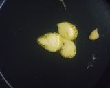 Foto langkah ke 4 dari resep Sandwich Roti Telur Lipat.