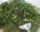 Foto langkah ke 6 dari resep Oseng Kangkung Simple.