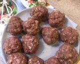 A picture of step 4 of Pork meatball pho.