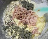 A picture of step 5 of Savory Muffins Stuffed With Tuna, Corn and Basil.