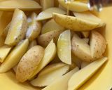 Foto del paso 2 de la receta Patatas Gajo al Horno con Salsa Brava y Alioli de Ajo Asado