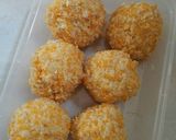 Foto langkah ke 4 dari resep Bola-bola Nasi.