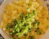 Foto del paso 2 de la receta: Bastoncitos de papa, brócoli y pollo