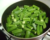 A picture of step 2 of Bhindi Masala.