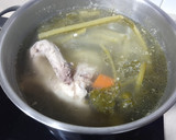 Foto del paso 1 de la receta: Sopa de pollo y champiñones
