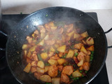 Arroz con pollo y patatas