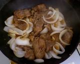 A picture of step 5 of Juicy Pan-Fried Pork with Ginger.