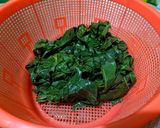 Foto langkah ke 1 dari resep Tumis Daun Singkong Rebon.