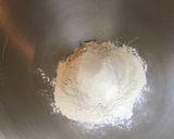 Une image de l'étape 1 de Pâte brisée au lait et épices méditerranéennes (pour tarte salée).