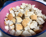 Foto del paso 1 de la receta: Karlovarsky knedlik 🇨🇿 (masa de pan y huevo típica checa para guarnición)