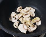 รูปขั้นตอนการทำที่ 2 ของ สปาเก็ตตี้ซอสเห็ดแชมปิญองง่ายๆ จากซุป Campbells