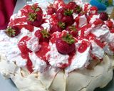 A picture of step 9 of Strawberry pavlova.