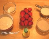 A picture of step 1 of Yogurt Jelly with Lots of Strawberries.