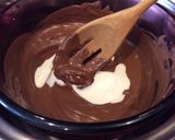 A picture of step 6 of Strawberries with Chantilly Cream and Chocolate.