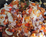 Foto del paso 4 de la receta: Garbanzos con calamares en olla GM