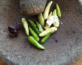 Foto langkah ke 2 dari resep Petis Daun Huwi (singkong).