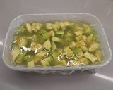 Foto del paso 14 de la receta: Cubos de aguacate con pepino y lima, huevas y hojita albahaca