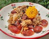 Hình bước làm 3 của món Cơm chiên lạp xưởng xúc xích