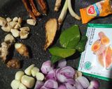 Foto langkah ke 1 dari resep Ikan kranjang bumbu kencur.