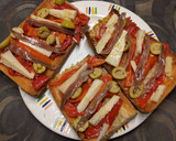 Foto del paso 4 de la receta: Coca de anchoas y pimientos rojos