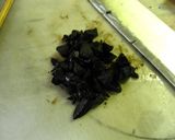 A picture of step 4 of Beef Steak With Black Garlic Sauce.