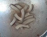 A picture of step 3 of Mixd dryfruit makhana namkeen.