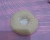 Foto langkah ke 6 dari resep Donat Bunga.