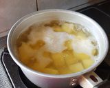 Foto langkah ke 5 dari resep Ayam Kurma Apel Oven dan Kentang Karamel.