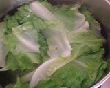 Foto del passaggio 2 della ricetta Salmone con scarola liquida e pesca marinata al lime