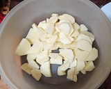 Foto del paso 1 de la receta: Papas, judías y fideos con costillas