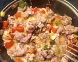 Foto del paso 2 de la receta: Revuelto de carne picada con verduritas y queso