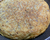 Foto del paso 5 de la receta: Tortilla de patatas y habitas baby