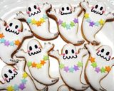 A picture of step 17 of Frosted Cookies Halloween Ghosts.