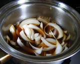 A picture of step 4 of Homemade Yoshinoya-Style Gyudon (Beef Rice Bowl).