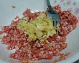 A picture of step 1 of Steamed Ground Pork With Egg.