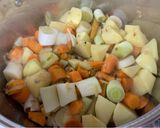 Foto del paso 2 de la receta Crema de verduras con lentejas al curry