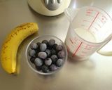 A picture of step 1 of Blueberry Banana Smoothie.