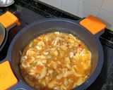 Foto del paso 5 de la receta: Sopa de Tomate con Gambitas y Chirlas