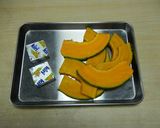 A picture of step 1 of [Farmer's Recipe] Kabocha Spring Rolls with Cream Cheese.