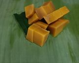 Foto langkah ke 2 dari resep Kue ranjang kukus bungkus daun pisang.