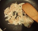 A picture of step 4 of Onion, Tuna and Cheese Pasta.
