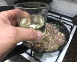 Foto del paso 2 de la receta: Canelón de lechuga con picado de ternera, champiñones y salsa de pimientos