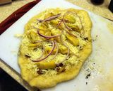 A picture of step 14 of Artichoke And Onion White Pizza.