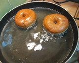 Foto del paso 5 de la receta: Donuts caseros con truco para que sagan más esponjosos