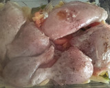 Foto del paso 1 de la receta: Pollo troceado al horno con patatas