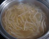 A picture of step 2 of Easy and Cheap!! Soothing Bean Sprouts Soup.