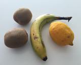 Foto del paso 1 de la receta: Licuado de plátano y kiwi